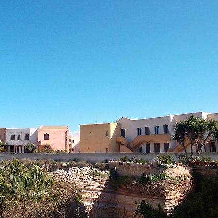 Casa Vacanze Di Anna E Selene Villa ฟาวีญานา ภายนอก รูปภาพ