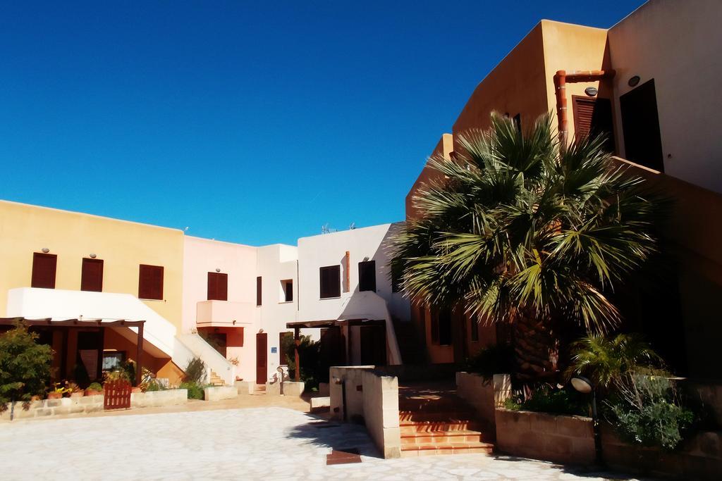 Casa Vacanze Di Anna E Selene Villa ฟาวีญานา ภายนอก รูปภาพ