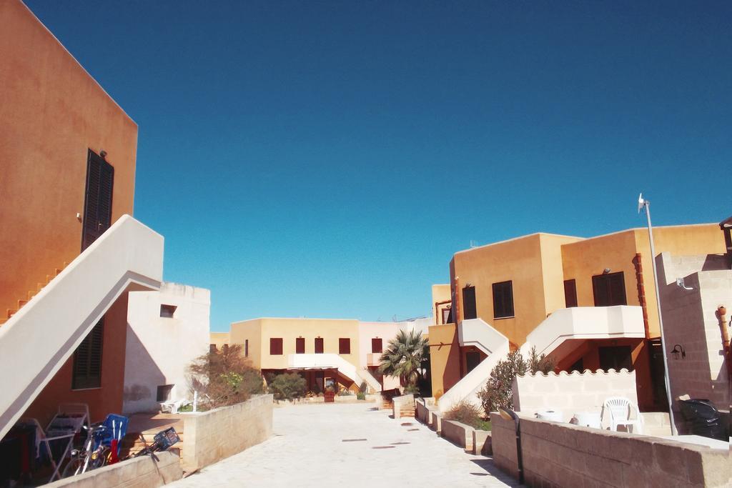 Casa Vacanze Di Anna E Selene Villa ฟาวีญานา ภายนอก รูปภาพ