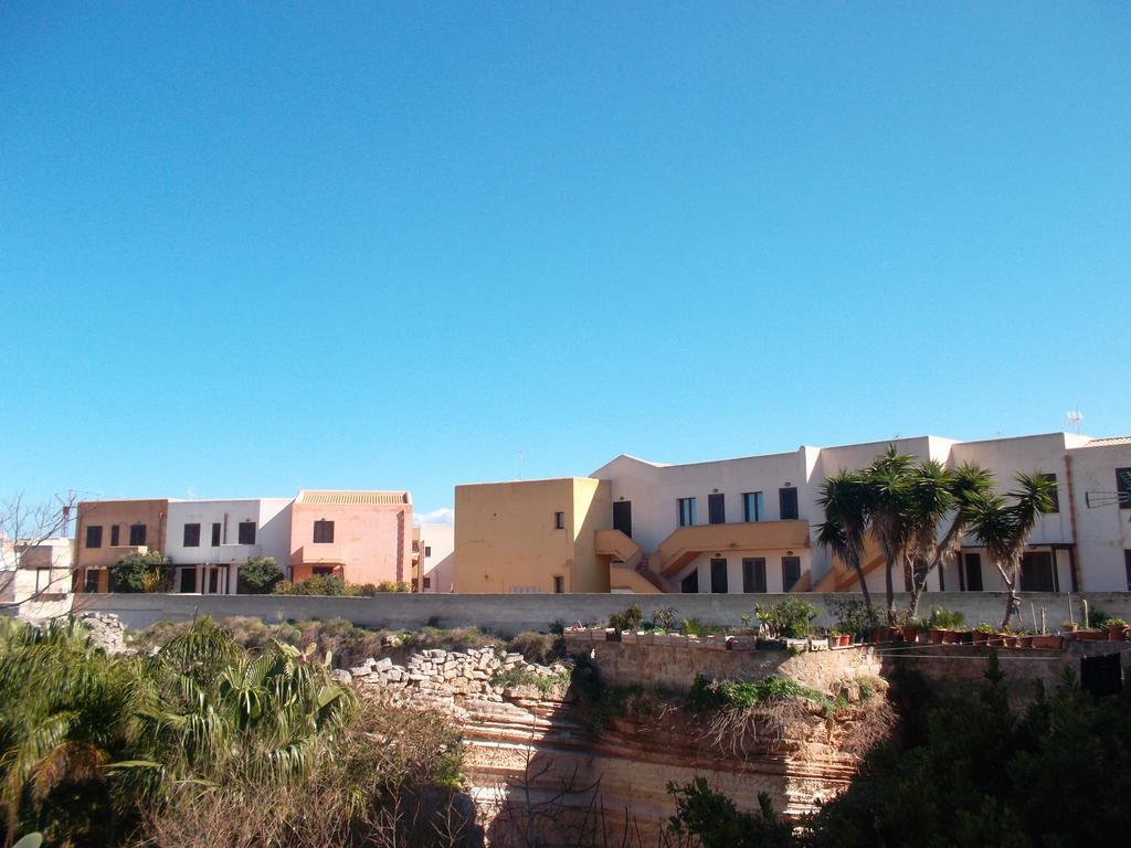 Casa Vacanze Di Anna E Selene Villa ฟาวีญานา ภายนอก รูปภาพ